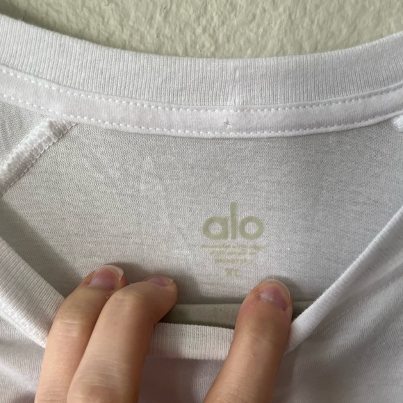 ALO Yoga Activewear Triumph Long Sleeve Tshirt in White Mens Size XL - Picture 10 of 13